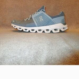 On Cloud OC Women's CLOUDSWIFT Running Size 9 SHOE Sneaker FOAM Light HELION
